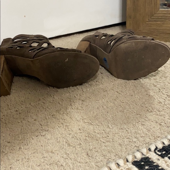 Heals - Picture 2 of 2